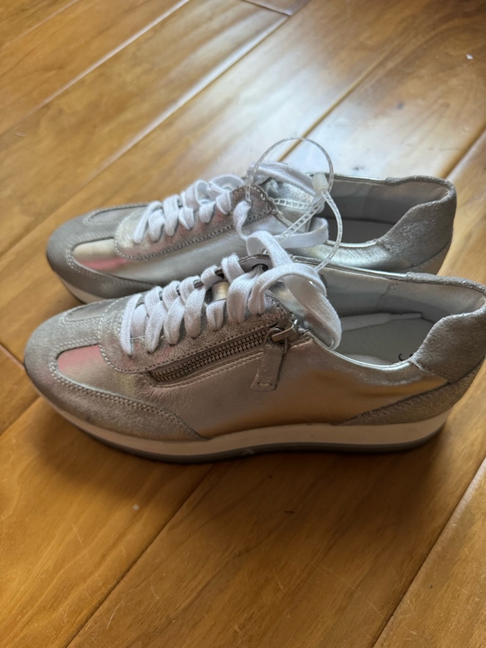 NWT Johnston & Murphy Gracie Side-Zip Sneaker Sz 7 (no original box) - Picture 4 of 9
